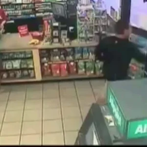 VIDEO_Denied_alcohol_man_throws_tantrum_at_convenience_store_1563896603626_22123522_ver1.0_128...jpg