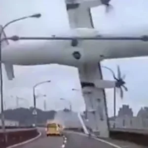 transasia-airways-flight-ge235-crashes-in-taipei.jpg