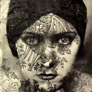 gloria-swanson-lace-turban.jpg